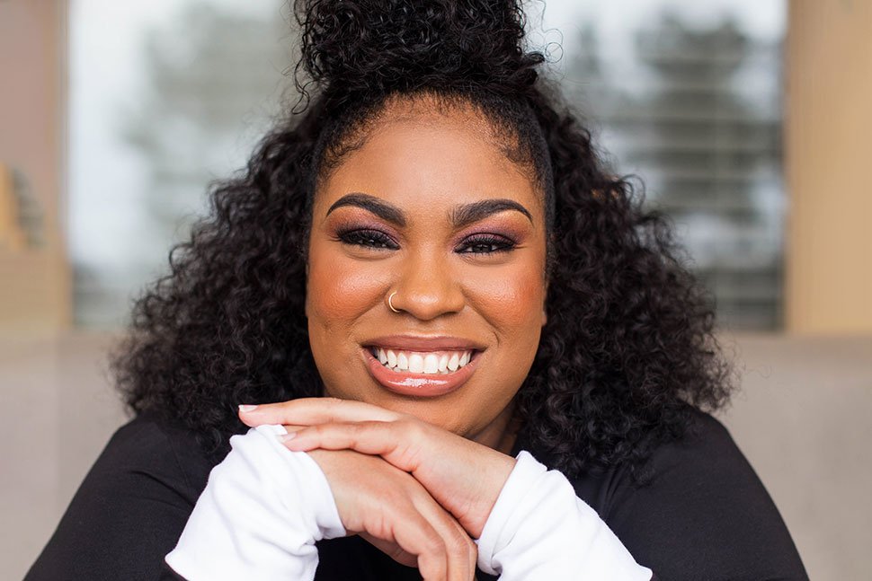 Angie Thomas - Professional null Speaker