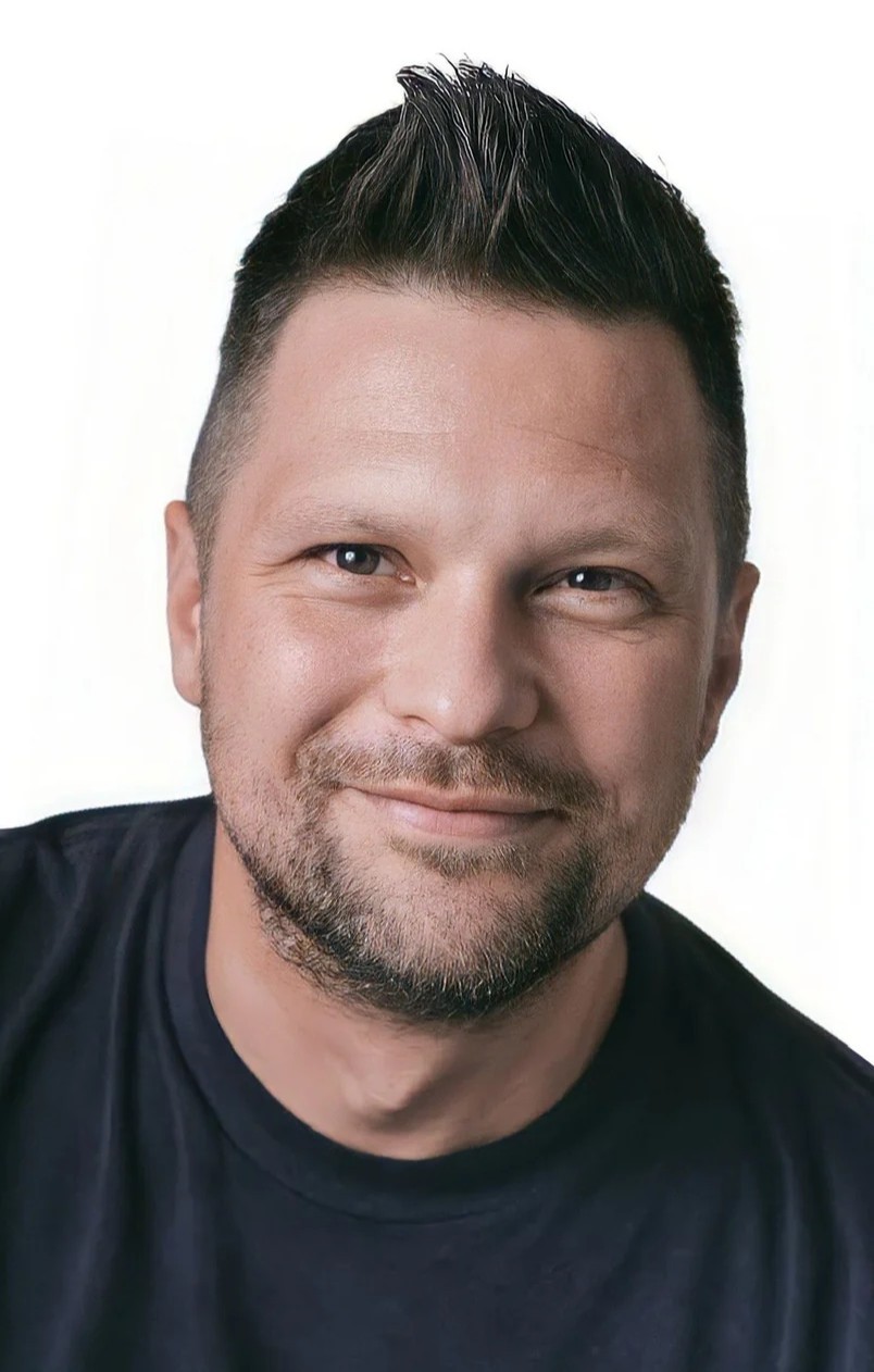 Julian McCullough - Professional null Speaker