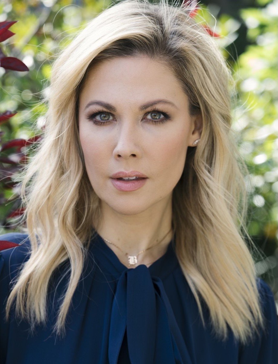 Desi Lydic - Professional null Speaker