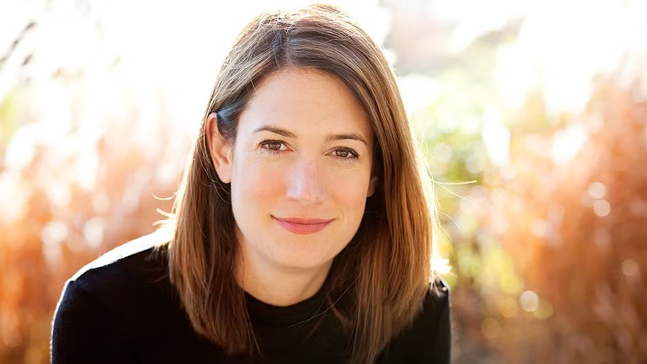 Gillian Flynn - Professional null Speaker