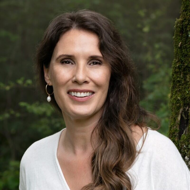 Ariel Lawhon - Professional null Speaker