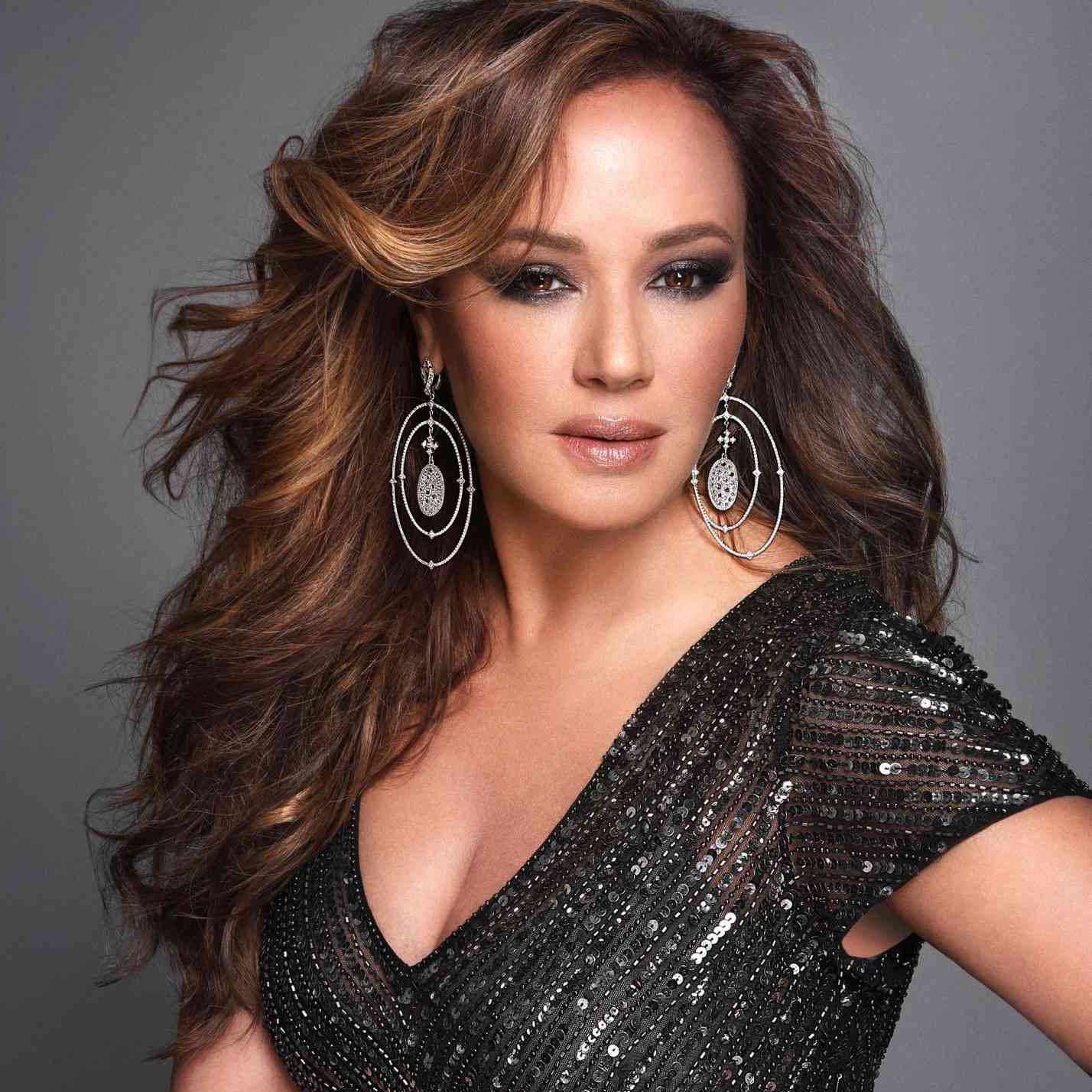 Leah Remini - Professional Speakers Booking